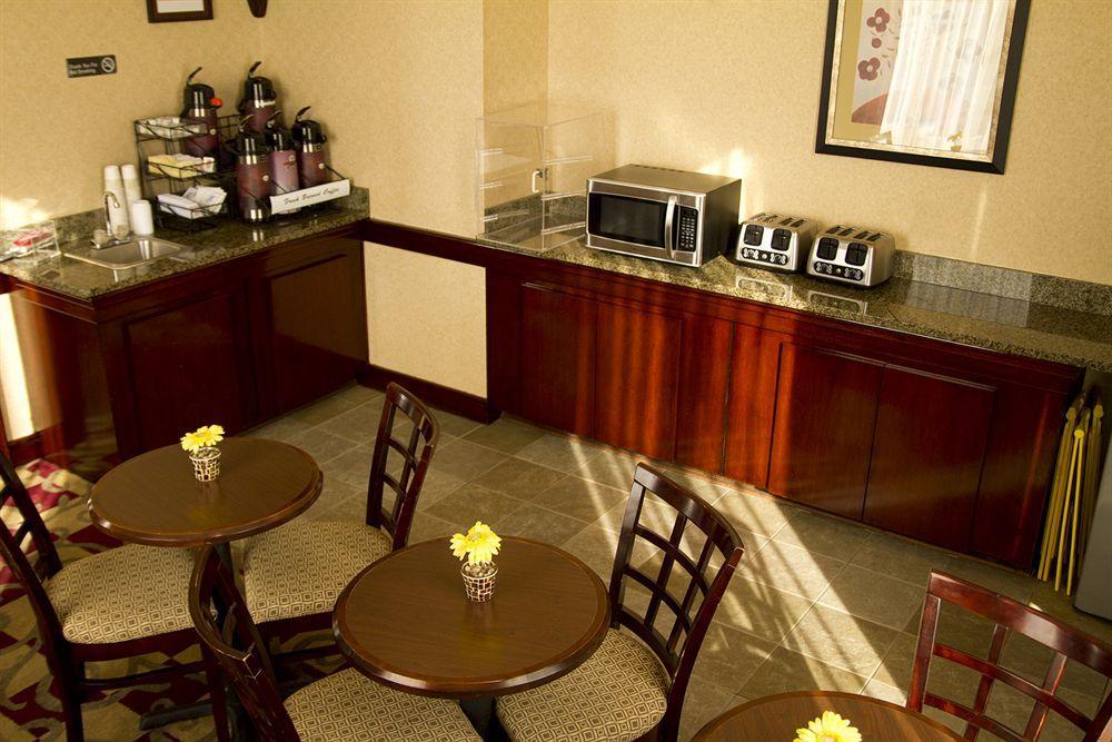 Howard Johnson By Wyndham Portsmouth Restaurant foto