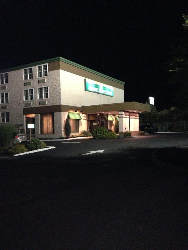 Howard Johnson By Wyndham Portsmouth Exterior foto